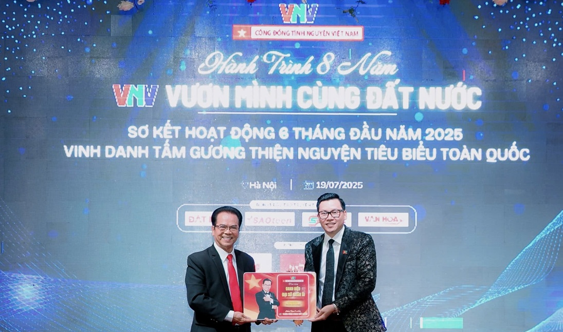 Đại Sứ Nhân Ái, Đại Tá – NSND Trần Nhượng: Ba năm đồng hành cùng Cộng đồng tình nguyện Việt Nam và hành trình lan toả giá trị nhân văn-1